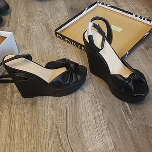 WILD DIVA bow tie Shoes